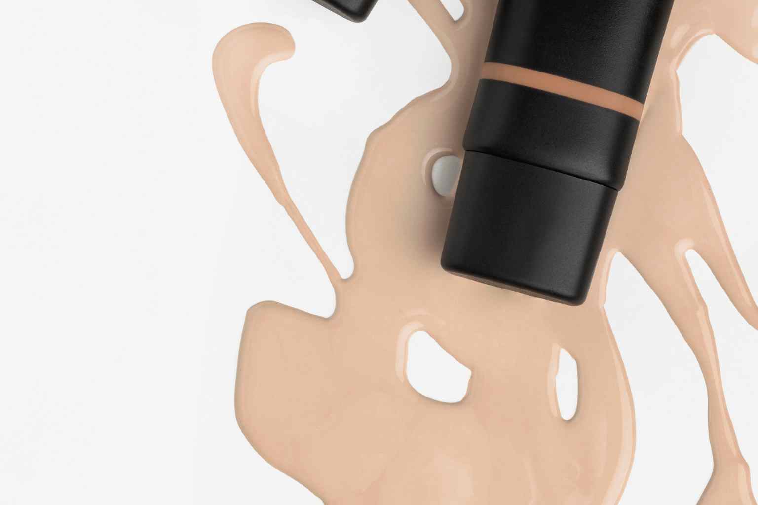 Guida alla Scelta del Fondotinta Perfetto: I Segreti per una Pelle Perfetta